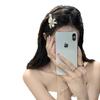 [Té de Durazno] Pinza para el Cabello con Flor de Espuma de Leche y Perlas para Mujer Nuevo Estilo 2025 Pinza para Flequillo Lateral