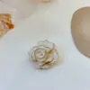 Broche de camélia estilo Chanel, laço, corpete de alta qualidade, gravata borboleta, flor, feminino, broche de veludo com pérolas