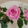 Ramo de rosas hidratante, flores artificiales para decoración de escenas, arreglo floral de alta gama, flores artificiales de rosa