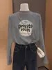 Camiseta de manga larga para mujer con cuello semi-alto de terciopelo alemán cepillado, moderna y versátil, camiseta base gruesa gris para invierno