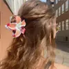 Presilha de Cabelo Flor de Plumeria Colorida para Mulheres, Grampo de Cabelo Floral, Elegante Presilha de Tubarão, Acessório de Cabelo para a Parte de Trás da Cabeça, Ornamento de Cabelo Estilo Coreano para Meio Preso