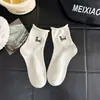 Meias fofas para mulheres, estilo fino de verão, meias de cano médio com desenho animado para estudantes do ensino fundamental, meias brancas com bolhas, novo modelo popular de 2026