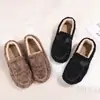 Sapatos de Pano Old Beijing Antiderrapantes com Solado Macio, Sapatos Quentes Forrados com Lã de Inverno para Mães de Meia-Idade e Idosas, Sapatos de Algodão Espessados para Calçar Facilmente