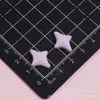 Acessórios de resina de cor sólida brilhante em formato de estrela de quatro pontas, materiais DIY com cola cremosa para capas de celular, ímãs de geladeira e acessórios de cabelo