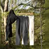 Los mismos pantalones casuales sin marca, con corte tridimensional y características repelentes al agua, para pantalones softshell de senderismo al aire libre de primavera y verano para hombre