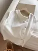 Camisa colete branca assimétrica sem mangas para mulheres Verão 2025 Novo design Estilo estrangeiro Top que rejuvenesce