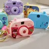 Cámara de simulación de proyección de dibujos animados llavero de moda colgante para bolso de niña pequeña juguete pequeño cuerda para la mano venta al por mayor