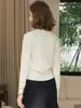 Suéter de tricô com decote V Design-sense para mulheres 2026 Outono/Inverno Novo temperamento Suéter pullover que rejuvenesce Roupa de baixo Top de lã