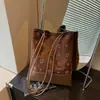 Bolsa Tote Suede Bordado Retrô Transfronteiriça Feminina 2026 Nova Moda Grande Capacidade Bolsa de Ombro Único Bolsa de Mão para o Trabalho