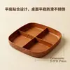 Charola para frutas y snacks hecha de PP con veta de imitación madera, cuatro compartimentos con separadores elevados para evitar la mezcla de frutos secos y dulces, para una colocación organizada