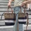 Bolso Cubo de Retazos de Cuero Genuino Rayado de Diseño de Nicho para Mujer 2026 Nueva Moda Clásico de Hombro Único Casual Versátil