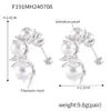 Pendientes de flor de imitación de perla con forma de C transfronterizos nuevos de Europa y Estados Unidos, moda retro, lujo, pendientes de acero de titanio chapados en oro de 18 quilates para mujer