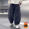 Calças de Pelúcia para Meninos Calças de Trabalho Infantis Outono Inverno 2026 Novo Estilo Coreano Streetwear Roupas para Meninos Pequenos Calças Casuais de Inverno
