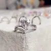 Anillo de Corona de Lujo Huitan para el Día de San Valentín Nuevo Anillo de Amor en Forma de V Microincrustado Transmisión en Vivo de Celebridad de Internet Douyin Kuaishou