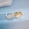 Anillo Abierto Geométrico Ovalado de Resina Chapado en Oro Real de 18 Quilates Europeo y Americano Anillo de Dedo Índice Simple Versátil de Nicho Transfronterizo para Mujeres