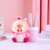 Xiaohongshu Super Dulce Rosa Mapache Portalápices Lámpara Iluminada Dibujo Animado Portalápices de Escritorio Caja de Almacenamiento Papelería para Estudiantes