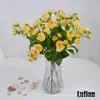 Arranjo de Flores Artificiais Rosa de 3 Galhos Multi-Cabeça Botão de Chá Flor Artificial Flor de Seda Sala de Estar Mesa de Jantar Entrada Decoração Suave Rosa de Botão Pequeno