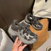 Sapatos Casuais Esportivos Retro Versáteis Leves com Solado Grosso Estampa de Leopardo Outono 2026 Moda Novo Estilo Sapatos de Pai da Moda Feminino