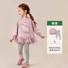 Tong Bei Ropa Infantil Otoño 2026 Nuevas Llegadas Conjunto para Niñas Estampado de Dibujos Animados Dulce Malla Empalmada Conjunto de Pantalones Conjunto de Dos Piezas