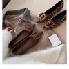 Zapatos Planos de Gamuza con Estampado de Leopardo Elegantes de Punta Fina Estilo Mamá Uva, Hebilla Cuadrada, Versátiles para el Trabajo, Mujer 2025 Nuevo Estilo