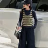 Conjunto de Duas Peças Outono 2026 Novo Estilo Coreano: Colete Tricot Colorido Listrado e Blusa Manga Longa Slim Fit com Calça Cargo para Meninas