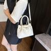 Bolsa Balde Portátil de Moda Nicho para Mulheres 2025 Verão Novo Bolsa de Ombro Simples de Alta Qualidade Bolsa Feminina Versátil e Moderna
