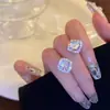 Pendientes Cuadrados de Diamante con Cierre de Plata 925 para Mujer, Cristal Cubo de Azúcar Pequeño Brillante, Temperamento de Lujo Ligero, Pendientes de Lujo Ligero de Alta Gama
