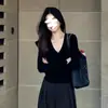 Camiseta Interior Blanca de Algodón para Mujer en Otoño e Invierno Cuello en V Se Puede Usar por Fuera Estilo Coreano Ajustada de Manga Larga Top con Forro Polar