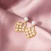 Novos Brincos de Pérola Simples de Luxo Leve para Mulheres, Brincos Geométricos de Estrela Coração de Pérola Brilhante em Metal, Mesmo Estilo que Celebridades da Internet