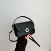 Bolso pequeño cuadrado de estilo extranjero de alta gama 2024 otoño e invierno nuevo moda versátil casual tipo sillín bandolera cruzada para hombro