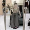 Conjunto de cárdigan de lunares grises, top tipo camisola y pantalón de pierna ancha para mujer, nuevo estilo de verano 2026, conjunto de tres piezas extremadamente hermoso e impresionante