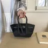A Bolsa Saco Tendência Deste Ano 2026 Nova Bolsa Transversal da Moda para Mulheres Moda de Nicho Bolsa de Ombro Versátil