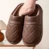 Pantuflas de algodón para hombre talla grande para otoño e invierno 2026 nuevo modelo para interior del hogar cálidas impermeables antideslizantes de cuero PU para invierno