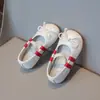 Nuevos Zapatos de Princesa Ligeros con Banda Elástica para Niñas Coreanas con Lazo de Color Contrastante en Plata, Mocasines de Rendimiento a la Moda