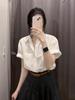 Camisa Verde de Algodão e Linho com Manga Curta no Ombro Direito para Mulheres Verão Fina High-End Super Bonita Camisa de Linho Top com Gola Polo