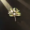 Broche Retro de Planta Hoja de Arce Anti-Exposición de Gama Alta Hoja Nicho Ramillete Moda Traje Chaqueta Pines Accesorios