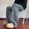 Jeans de hombre retro americano de moda con jacquard de letras y dobladillo curvo, pantalones casuales de pierna recta ligeramente acampanados de la alta calle