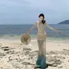 Vestido Elástico con Tirantes Plisado Adelgazante Estampado en Degradado Cosido a Mano