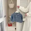Jaqueta Jeans Infantil Outono Inicial 2026 Primavera e Outono Nova Estilosa Moda Bebê Menina Cardigan Versátil de Botão Único Tendência