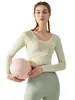 [Estrictamente Seleccionado] Tops de Ropa de Yoga Otoño e Invierno con Almohadillas en el Pecho Adelgazante Pliegues Cruzados Ajustados Manga Larga Ropa Deportiva de Fitness para Mujer