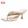 LiuFu Comércio Exterior Novo em Estoque Moda Europeia e Americana Slip-On Strass Tamanho Grande Salto Fino Sandálias de Salto Alto Femininas