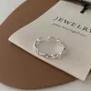 Piercing Nariz de Porco Estilo Coreano para Mulheres, Simples e Único, Design Versátil, Anel Geométrico Ajustável para Dedo Indicador, Tendência no Atacado