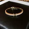 Pulseira Aberta de Couro Plissado Geometricamente Torcido Estampada de Leopardo Moda Transfronteiriça Pulseira Retrô Pulseira de Alto Padrão Europeia e Americana para Mulheres