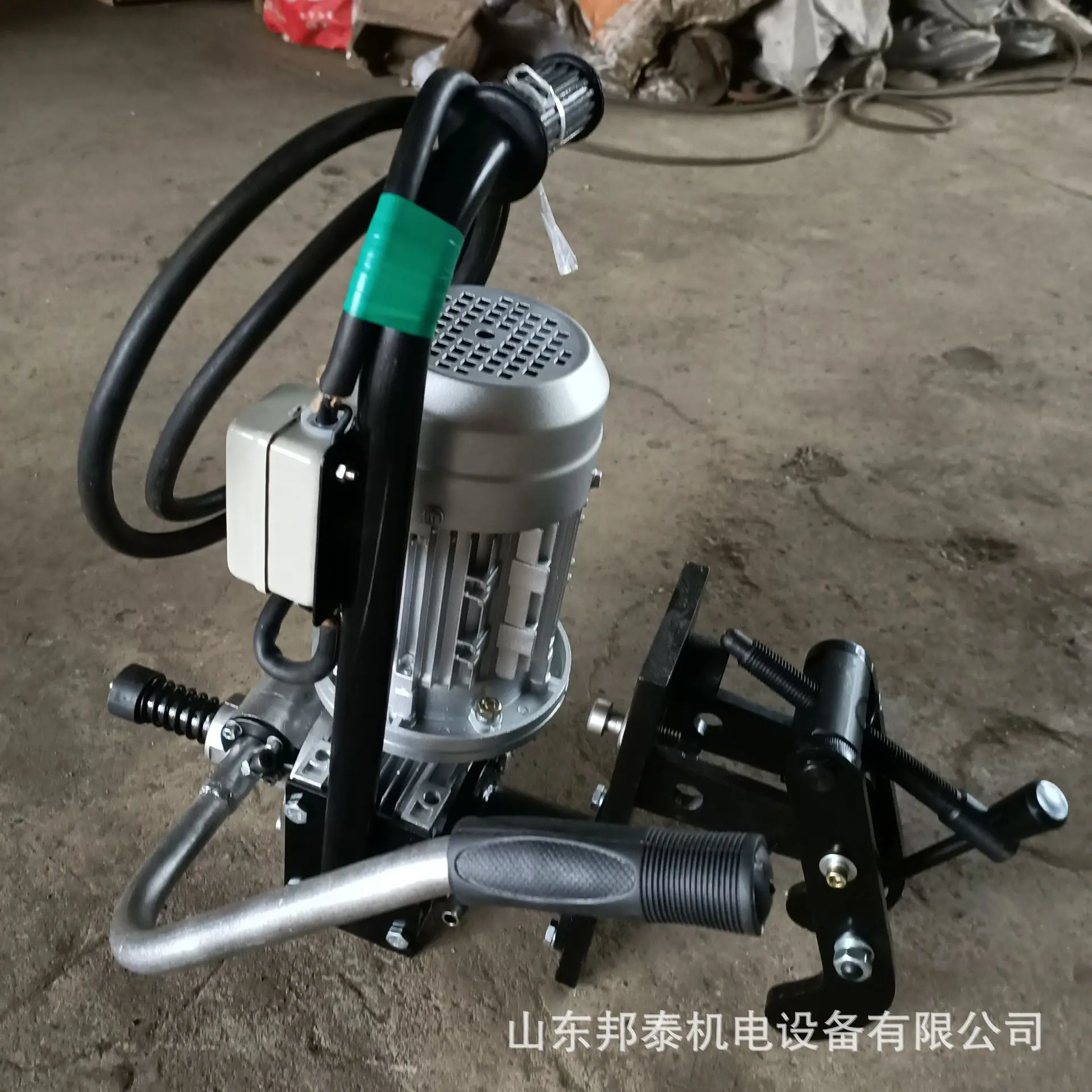 电动钻孔机