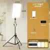 Luz de Relleno para Transmisión en Vivo de 28 pulgadas, un dispositivo especial para realzar la belleza para celebridades de internet y streamers, ideal para selfies y grabación de video en interiores.
