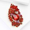 Broche de cristal mediano con diamantes de imitación de aleación creativa de moda europea y americana, exquisito ramillete de ropa de mujer de alta gama, alfileres de joyería