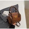 Bolso Pequeño Cuadrado Retro de Diseño de Nicho para Mujer 2026 Nuevo Moda Otoño e Invierno Bolso de Mano Simple Bolso de Hombro Cruzado