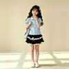 Conjunto de Verão Duas Peças para Meninas com Gola de Cor Contrastante, Manga Curta, Saia, Estilo Coreano, Estilo College, Novo Conjunto de Saia de Verão para Crianças Mais Velhas