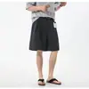 Shorts pretos listrados estilo americano para homens 2026, calças plissadas estilo old money de verão, shorts casuais no joelho atacado