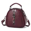 2026 Bolso de Hombro Nuevo de Moda para Mujer con Colgante Lindo, Bolso de Mano Redondo Pequeño, Bolso Cruzado de Nicho para Mujer, Disponible al por Mayor